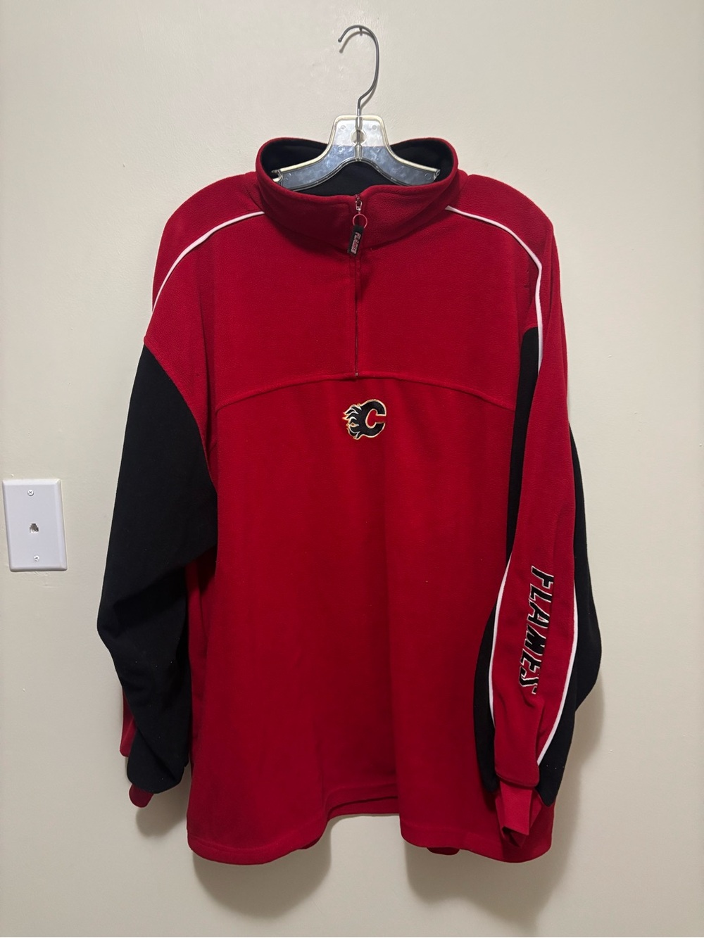 Vintage Bulletin Calgary Flames NHL 1/4 Zip Fleece Pullover (Size XL)